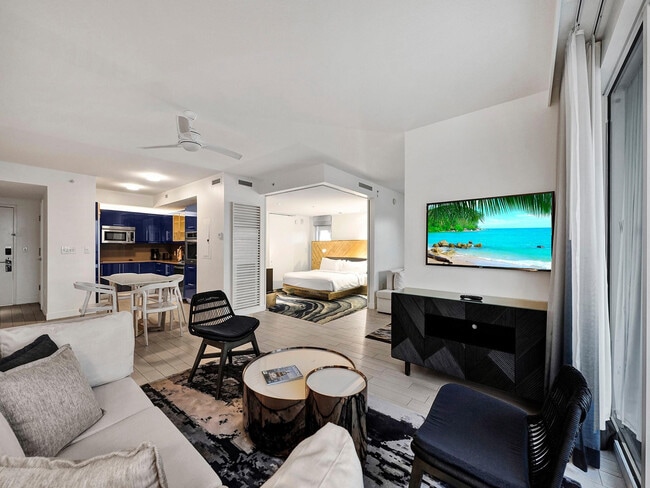 Building Photo - 3101 Bayshore Dr