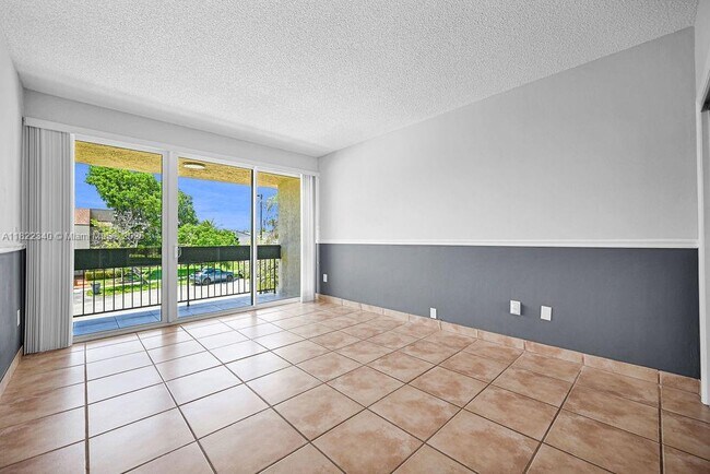Building Photo - 9133 Fontainebleau Blvd