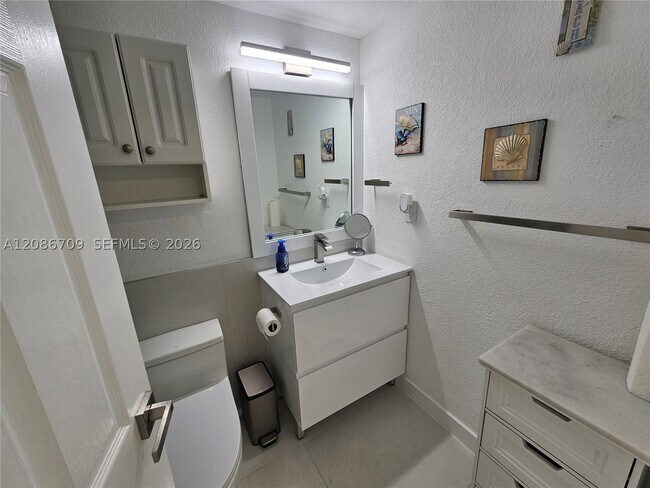 Building Photo - 2501 S Ocean Dr