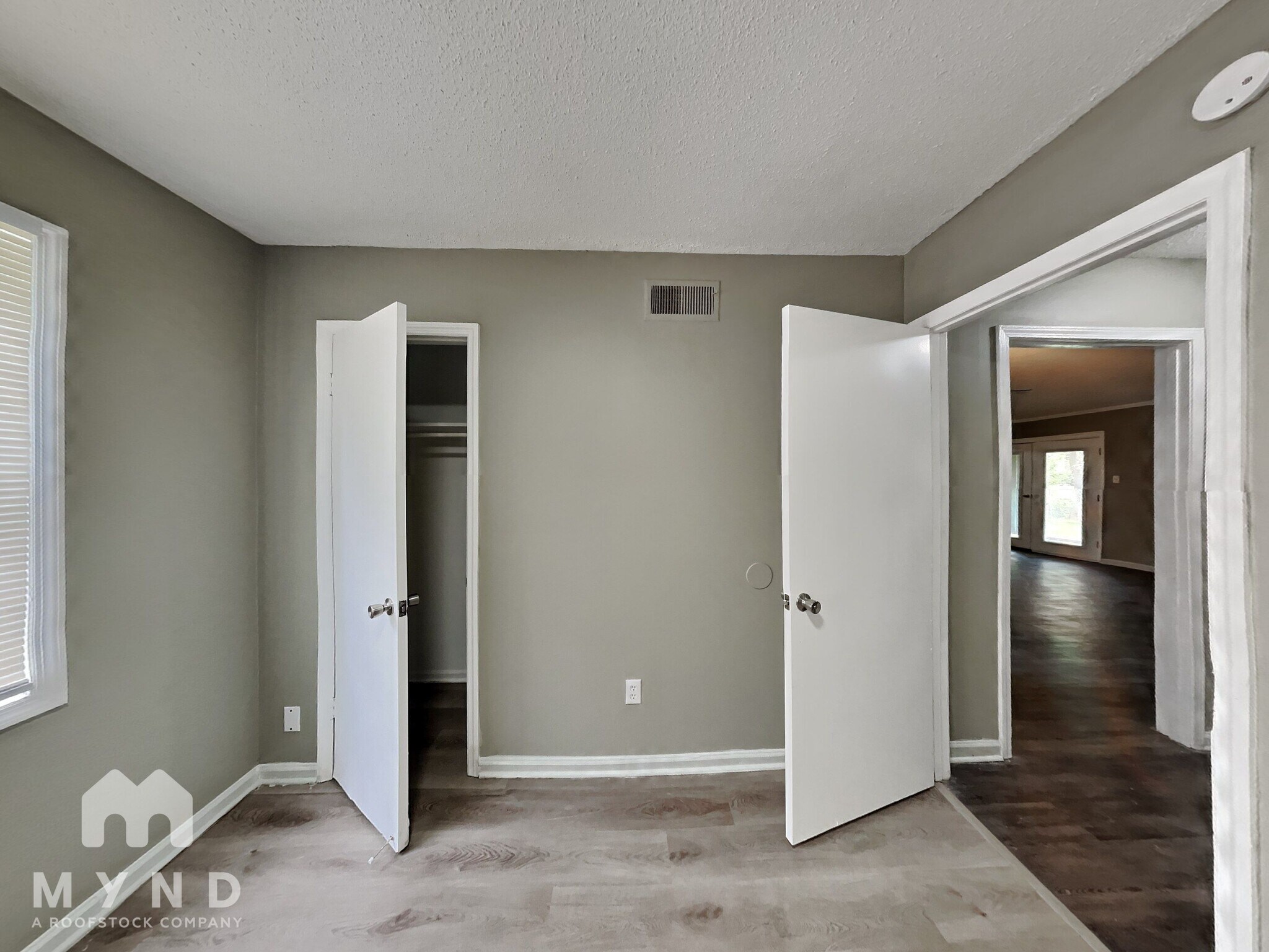 Building Photo - 4014 Hitchcock Dr