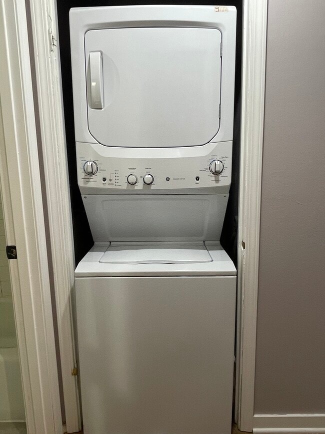 Building Photo - 803 Garden Cir