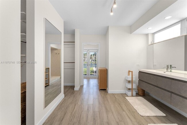 Building Photo - 1525 Diplomat Pkwy