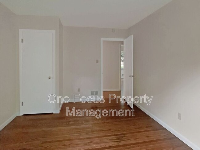 Building Photo - 1127 Louisa St