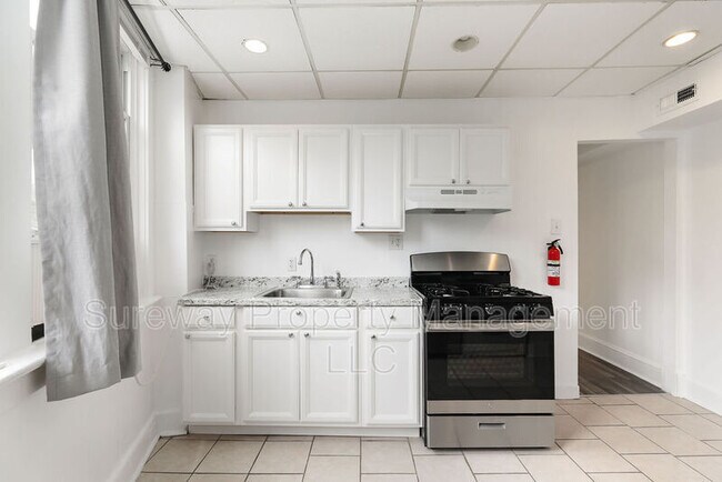 Building Photo - 1036 Collings Ave