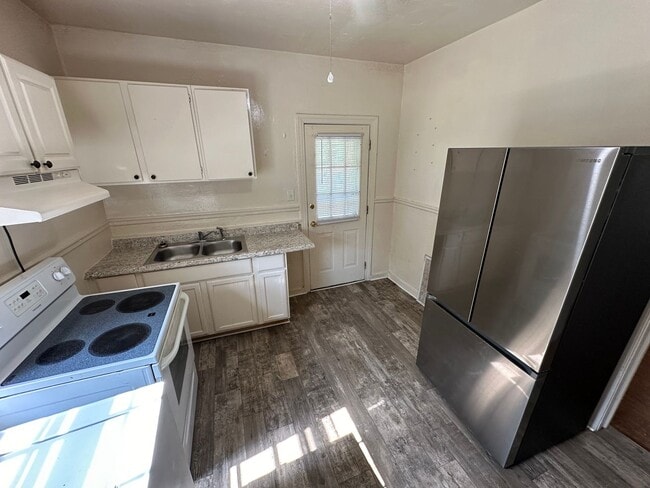 Building Photo - 2 bed house Rva North Side! PET FRIENDLY, ...