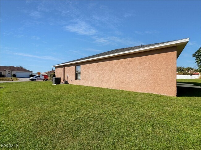 Building Photo - 111 SE 2nd Ave