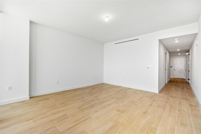 Building Photo - 900 N Ocean Blvd