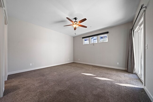 Building Photo - 3-bedroom, 2-bathroom home in great neighb...