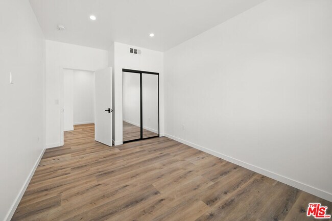 Building Photo - 6049 Craner Ave