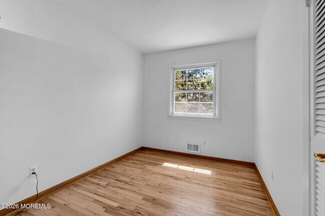 Building Photo - 1112 Wildwood Ave