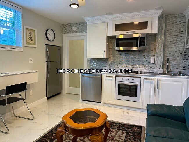 Building Photo - 235 Savin Hill Ave