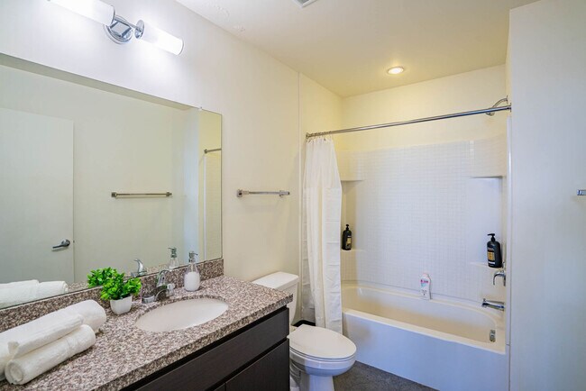 Building Photo - 333 E Roosevelt St