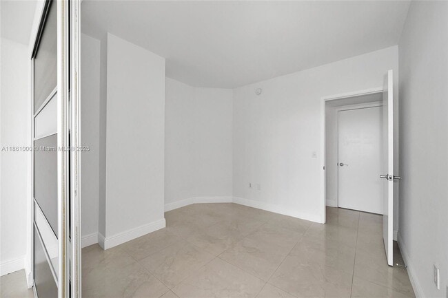 Building Photo - 19400 Turnberry Way