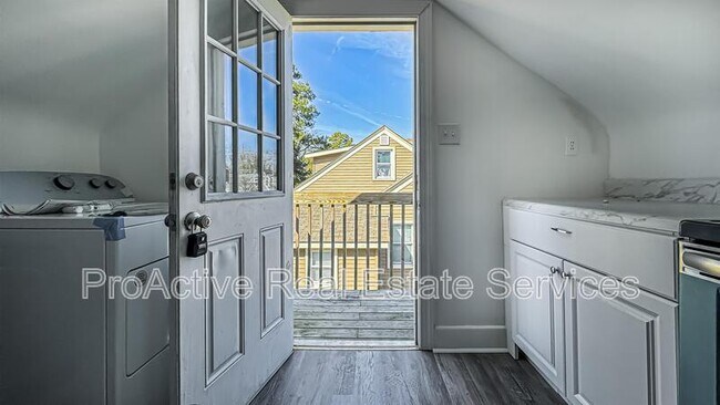 Building Photo - 3811 Chatham Cir
