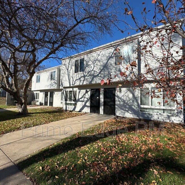 Building Photo - 6235 Holdrege St