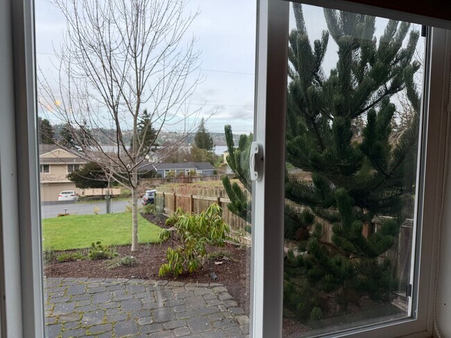 Building Photo - Rare Find with Main House and Fully Equipped ADU!