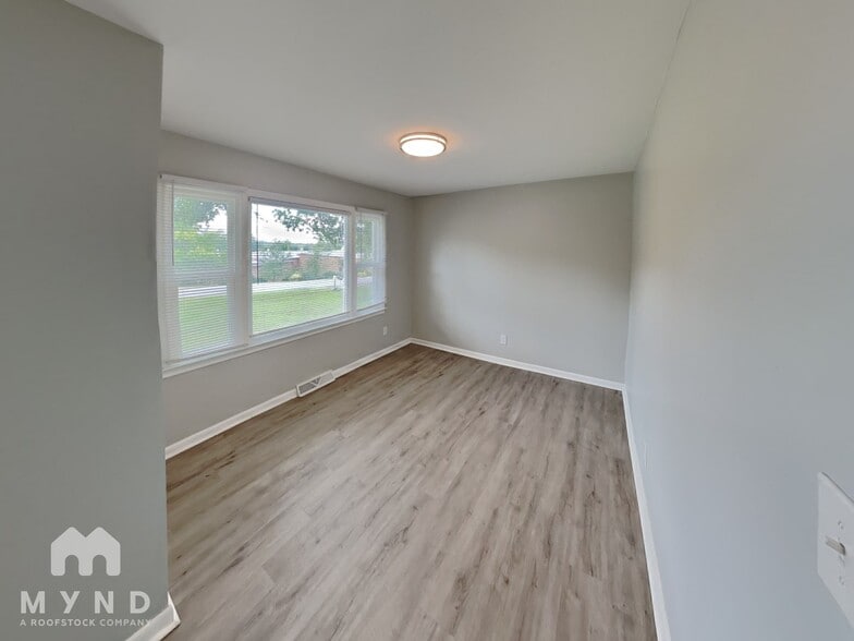 Building Photo - 502 Cuthbertson St