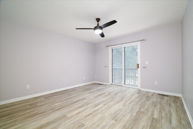 Building Photo - 38291 River Park Dr