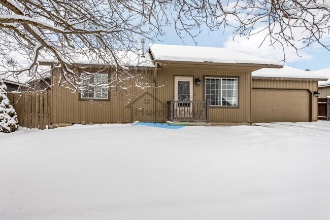 Building Photo - Sweet 2 Bed 1 Bath House with a Fenced Yard in Post Falls!