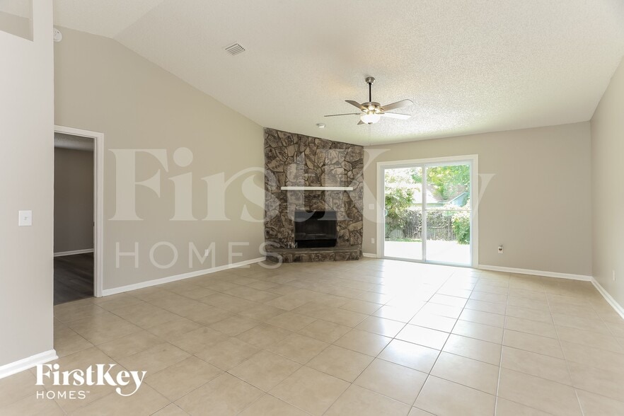 Building Photo - 1666 Ponderosa Pine Dr E