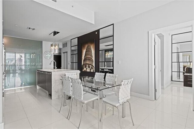 Building Photo - 900 Biscayne Blvd