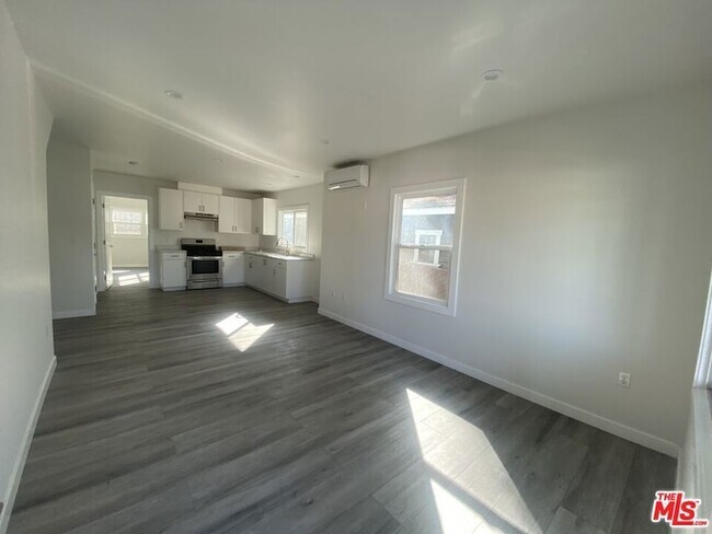 Building Photo - 142 Douglas St