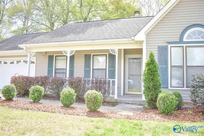 Building Photo - 105 Buttercup Ln