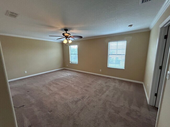 Building Photo - Available Mid May! Spacious 4/2 Single Fam...