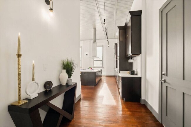 Building Photo - 21 E 15th St