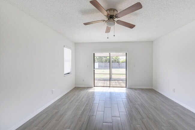 Building Photo - 1168 SE Clifton Ln