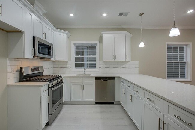 Building Photo - 16 Grant Ave