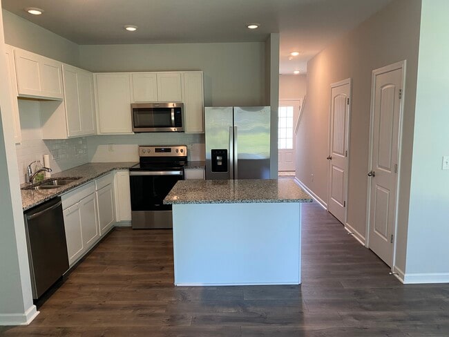 Building Photo - 501 Clifford Hts