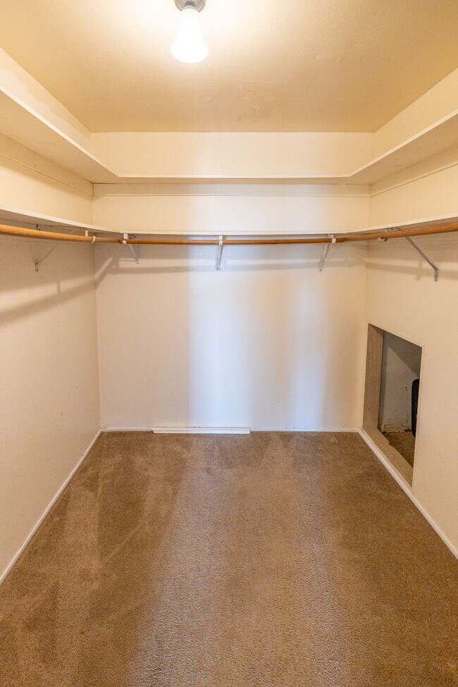 Building Photo - Studio with incredible views of the Bay!