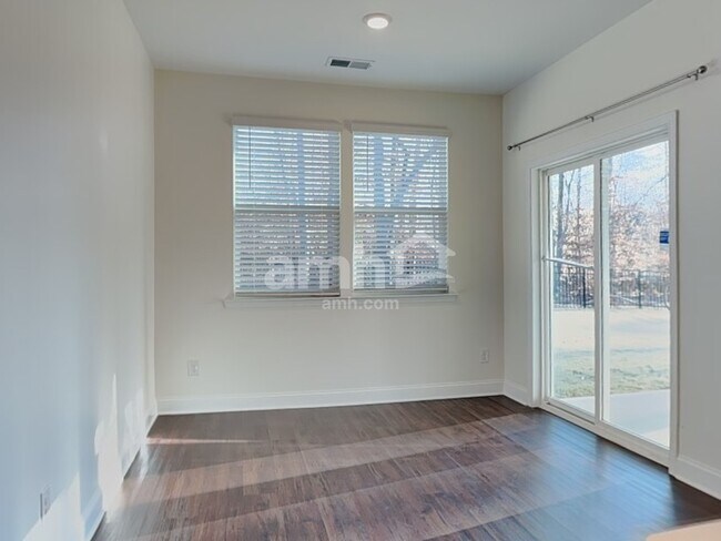 Building Photo - 606 Rivermist Dr