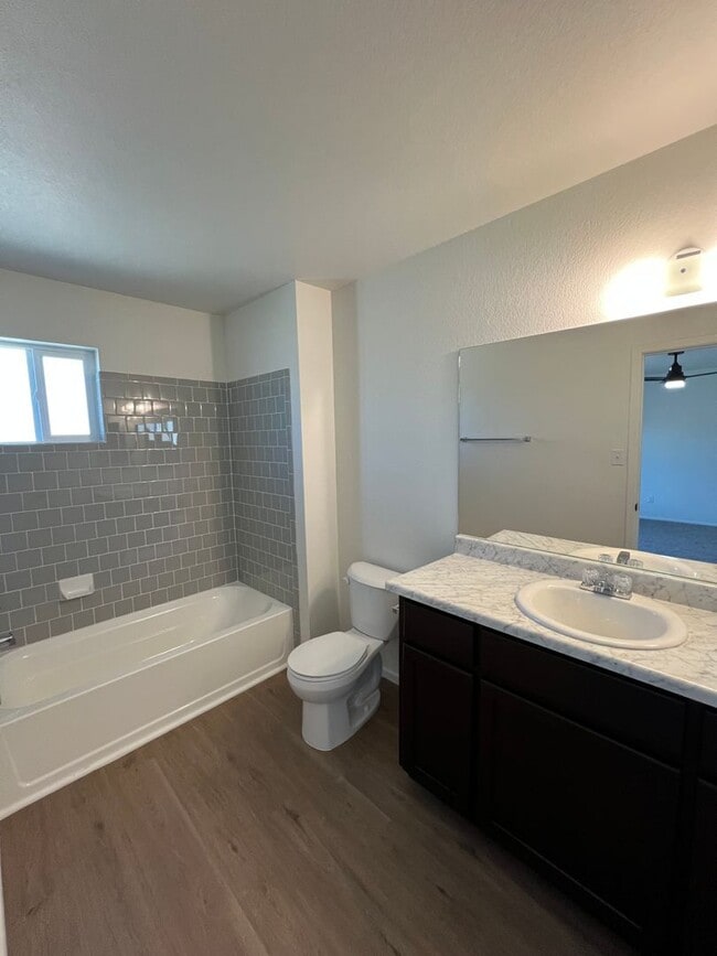 Building Photo - NEWER 3 BEDROOM HOME!