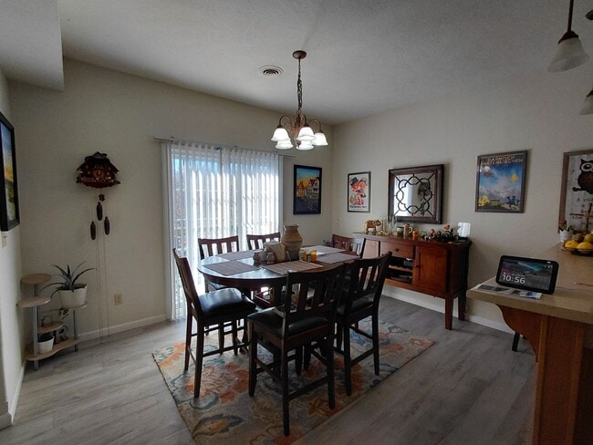 Building Photo - 4 Plex unit close to FLW