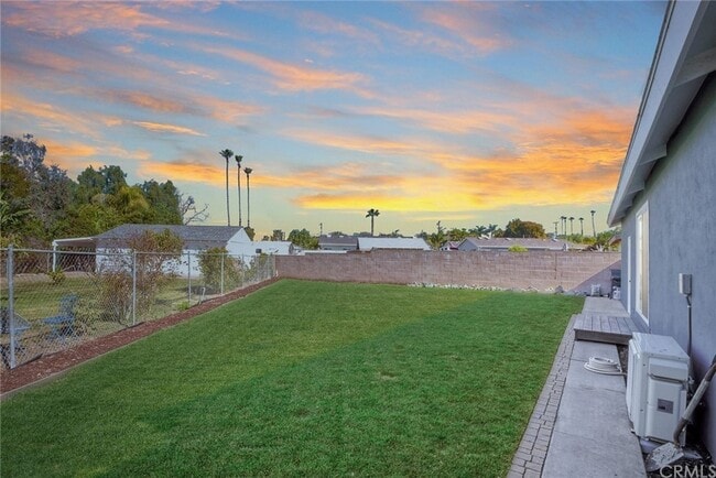 Building Photo - 2642 Davis Pl