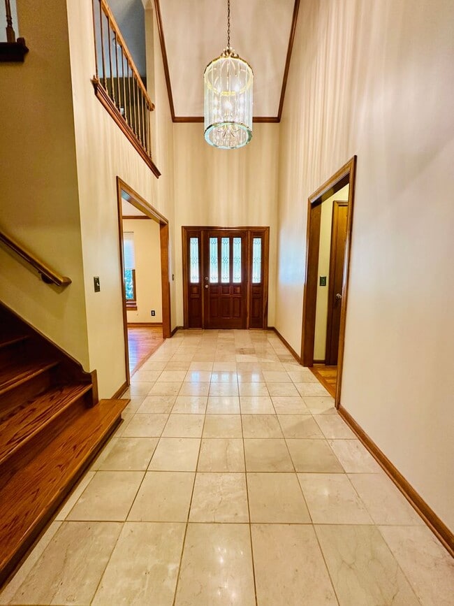 Building Photo - {13040} Spacious Cherry Creek Home + First...