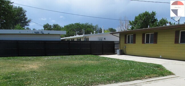 Building Photo - 2925 Windsor Pl