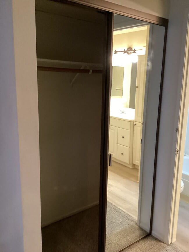 Building Photo - ONLY $1,350.00 PER MONTH - DON'T MISS OUT ON THIS CUTE GROUND FLOOR -2 BEDROOM/1BATH CONDO IN GAT...