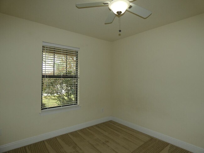 Building Photo - Charming 3-Bedroom Home