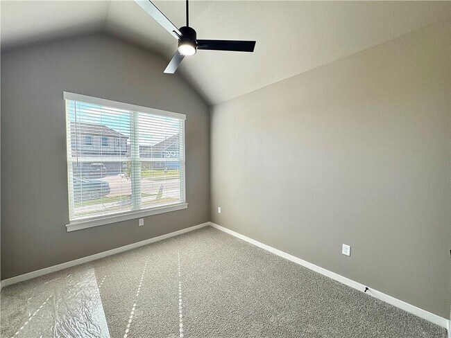 Building Photo - 5900 SW Desert Ave