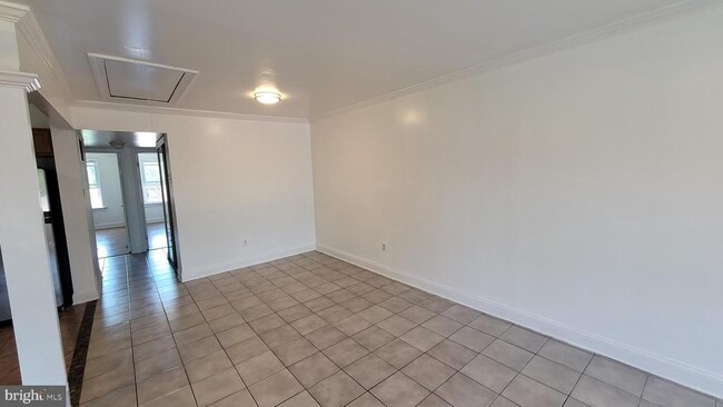 Building Photo - 3556 Woodhaven Rd