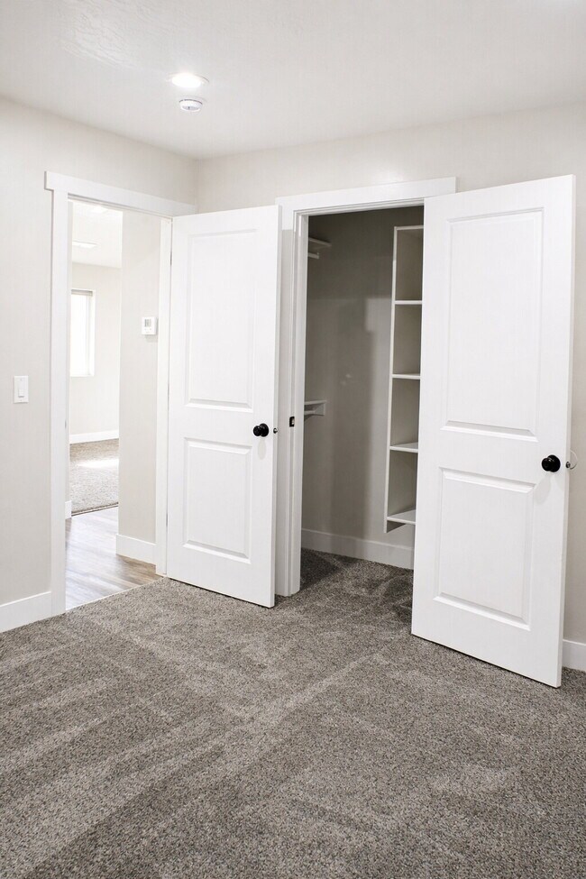 Building Photo - Like-New 3-Bed, 2-Bath Home in Enterprise – Modern, Bright & Move-In Ready!