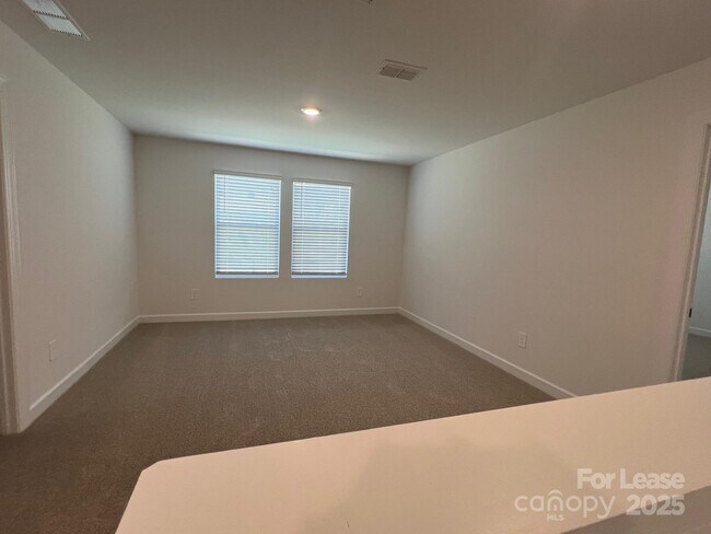 Building Photo - 2141 Sunflower Cir