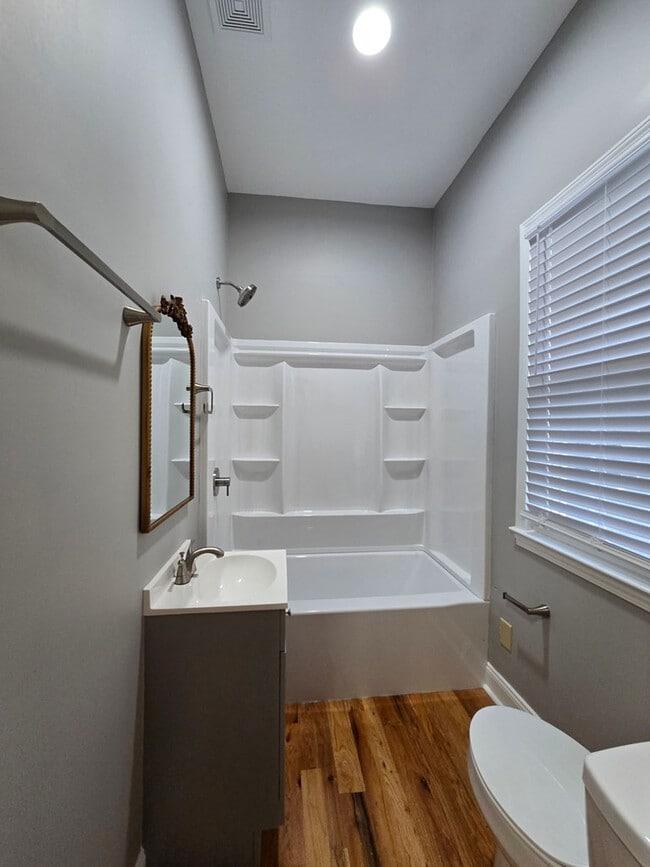 Building Photo - 900 Race Track Rd