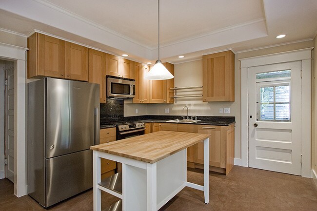 Building Photo - 604 West Galer Street - 2 bedrooms