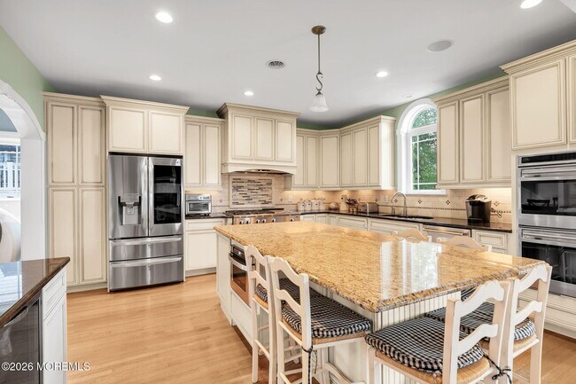 Building Photo - 3 Monmouth Pl