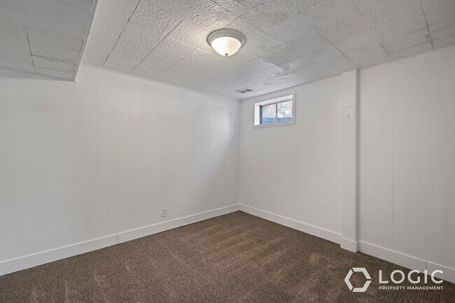 Building Photo - 615 15th St
