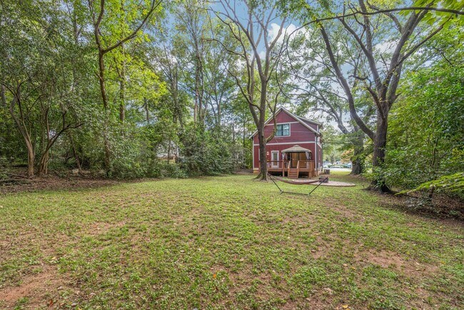 Building Photo - Beautiful Home with a Backyard Deck in Bid...
